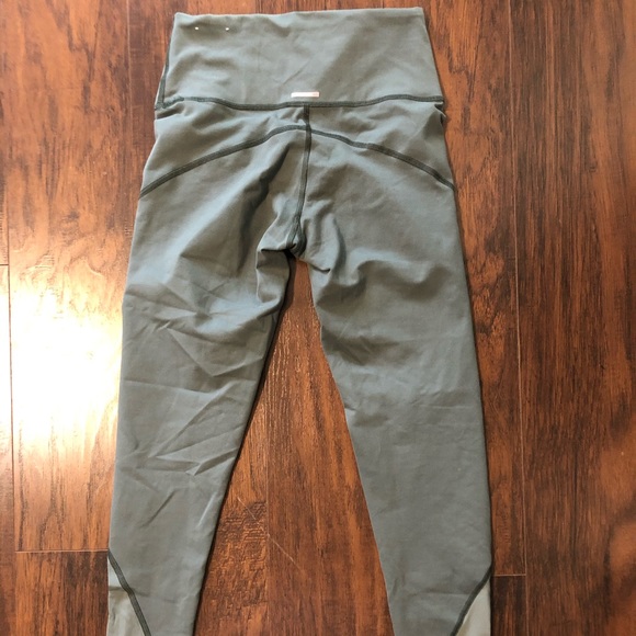 Aerie Greek khaki coloured leggings 7/8 - Picture 2 of 3